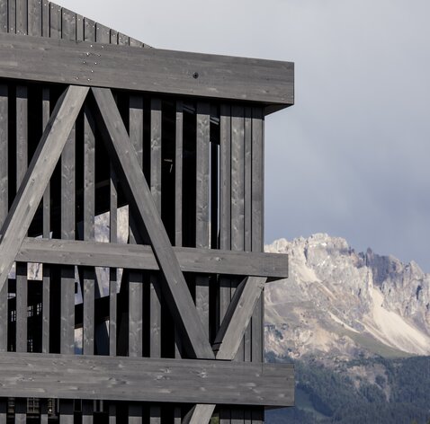 Facciata in legno premiata in Provincia di Bolzano | © Florian Andergassen