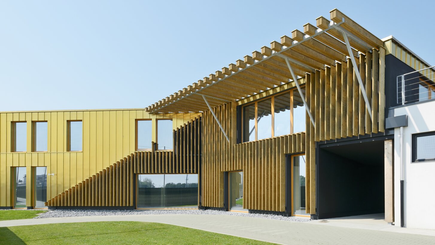 Fußball-Trainingszentrum in Holzbauweise in Bergamo | © Michele Nastasi