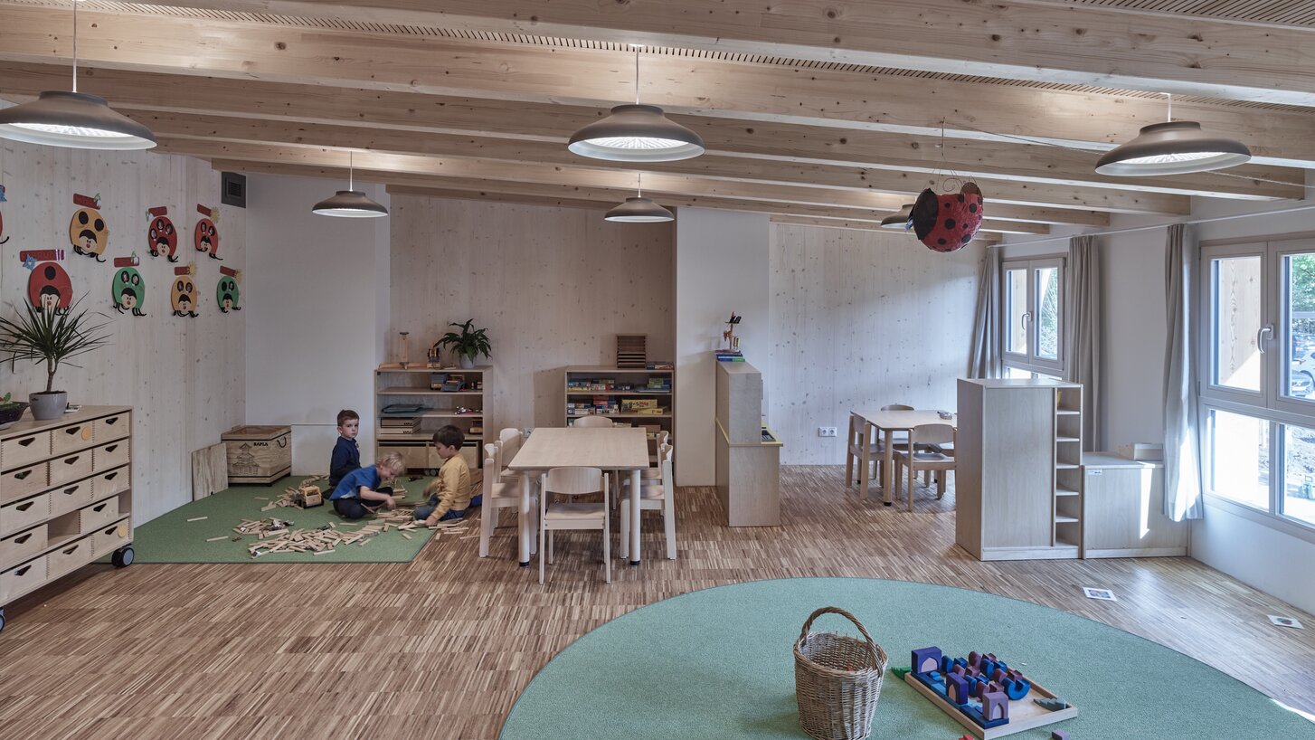 Kindergarten aus Holz in Bayern | © Kurt Hörbst