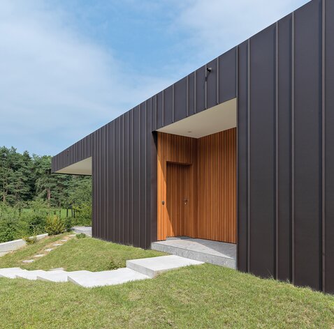 Wooden single-family house in province of Bergamo | © Matteo Piazza